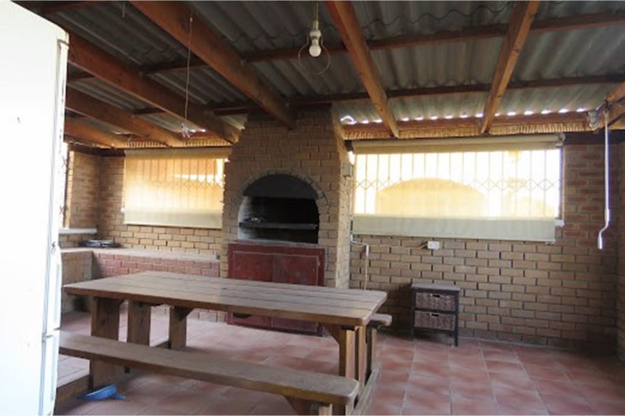 4 Bedroom Property for Sale in Palmiet Western Cape